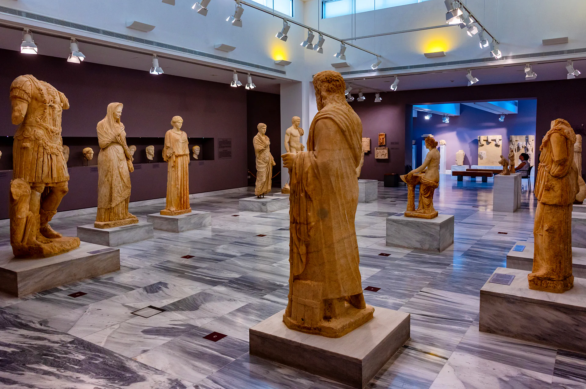 Exhibition hall inside the Heraklion Archaeological Museum