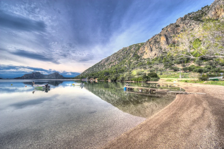 Secluded beach along the edge of the lagoon.